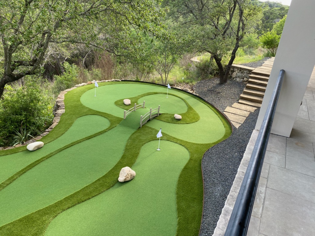Use creative obstacles for your Phoenix mini golf course