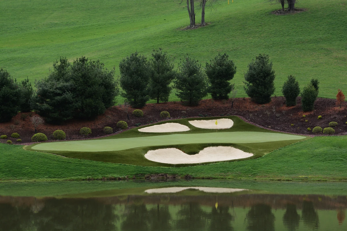 Bring the tournament excitement home with our artificial golf greens ideal for any Phoenix golf lovers.