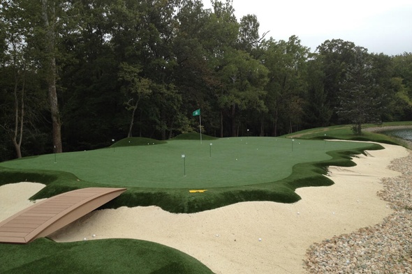 Phoenix artificial putting green with natural surroundings
